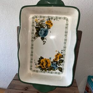 Rose Shadow ruffle edge bakers